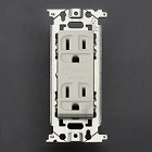 １２５Ｖ／１５Ａ　埋込コンセント（２口／接地付）